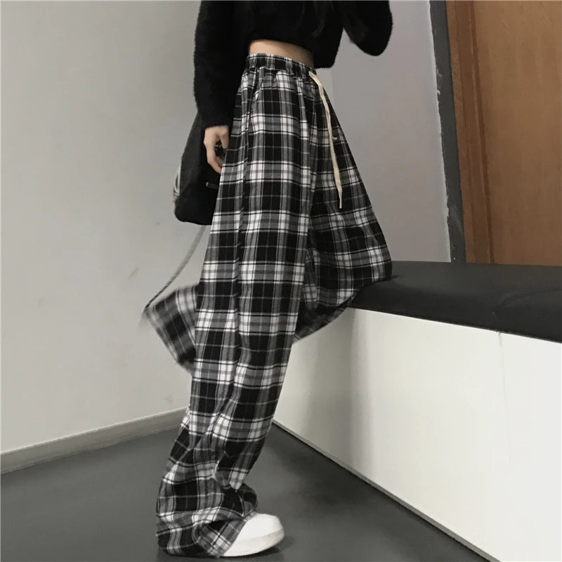 Street-Chic Black Plaid Sweatpants