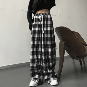 Street-Chic Black Plaid Baggy Sweatpants