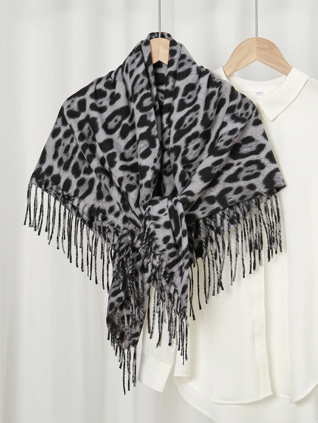 100*100cm Square Scarf in Winter Thick Pashmina Shawl with Tessles Fashion Leopard Print Foulard Stoles Muslim Female's Muffler